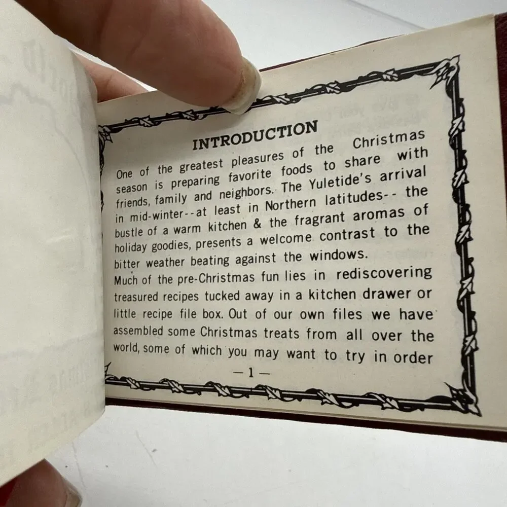 Old World Favorite Christmas Recipes Ornament Kurt A. Adler 1982 Mini Book READ